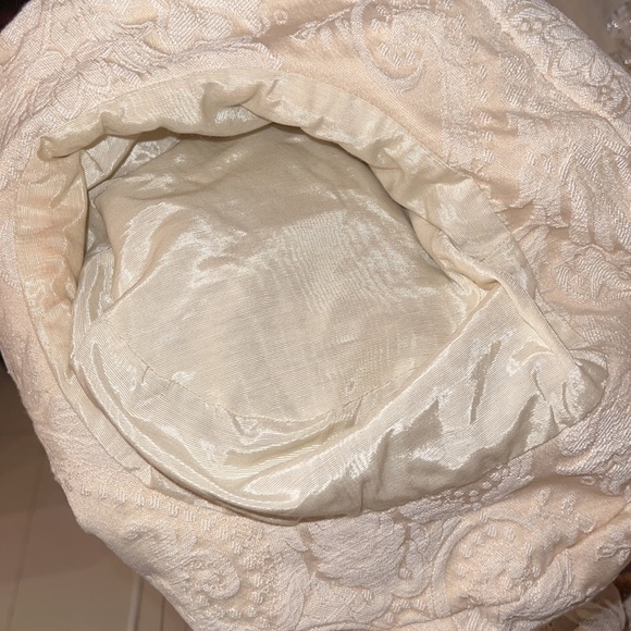 Vintage hat that looks and feels new. Damask cotton/linen with netting. Average - Picture 8 of 11